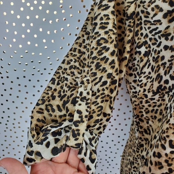 Zara Basic Leopard Tab Sleeve Popover Top - Picture 5 of 10